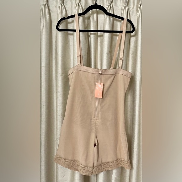 Seamless Beige Shapewear Bodysuit - Picture 6 of 7